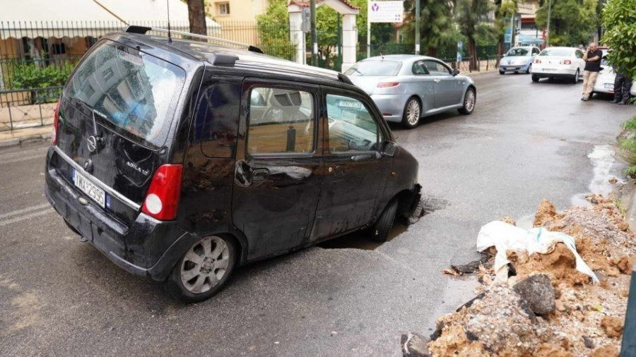 aytokinito trypa ston dromo