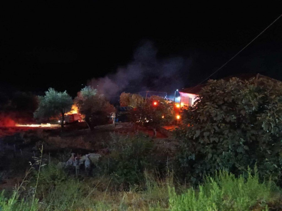 Θεσπρωτία: Στις φλόγες όχημα στην Βρυσέλα Φιλιατών