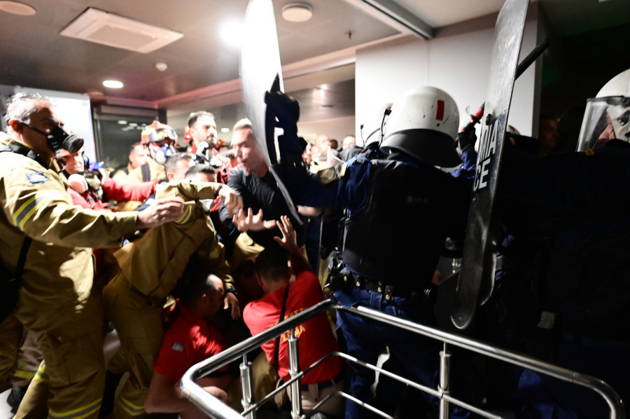 [373045] ÎÎÎ£ÎÎÎÎ£ Î¤Î©Î ÎÎÎÎÎÎ¡Î¤Î¥Î¡ÎÎÎÎÎ©Î ÎÎ ÎÎ§ÎÎÎ©Î Î Î¥Î¡ÎÎ£ÎÎÎ£Î¤Î©Î Î£Î¤Î Î¥Î ÎÎ¥Î¡ÎÎÎÎ ÎÎÎÎÎÎ¤ÎÎÎÎ£ ÎÎ¡ÎÎ£ÎÎ£ ÎÎÎ Î ÎÎÎÎ¤ÎÎÎÎ£ Î Î¡ÎÎ£Î¤ÎÎ£ÎÎÎ£ (ÎÎÎ§ÎÎÎÎ£ ÎÎÎ¡ÎÎÎÎÎÎÎÎ£/EUROKINISSI)