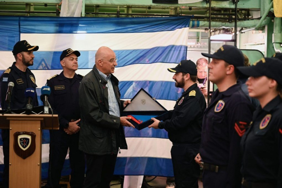 Παρουσία ΥΕΘΑ Ν. Δένδια στην τελετή Παράδοσης-Παραλαβής της εν πλω Διοίκησης της Ευρωπαϊκής Επιχείρησης «ΑΣΠΙΔΕΣ» και επίσκεψη στη Φρεγάτα ΣΠΕΤΣΑΙ στο Τζιμπουτί