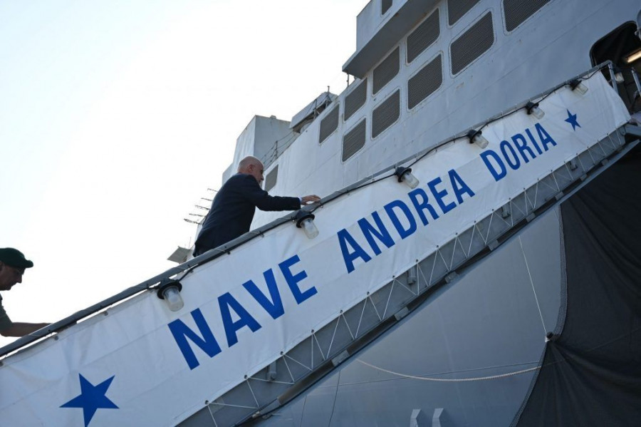 Παρουσία ΥΕΘΑ Ν. Δένδια στην τελετή Παράδοσης-Παραλαβής της εν πλω Διοίκησης της Ευρωπαϊκής Επιχείρησης «ΑΣΠΙΔΕΣ» και επίσκεψη στη Φρεγάτα ΣΠΕΤΣΑΙ στο Τζιμπουτί