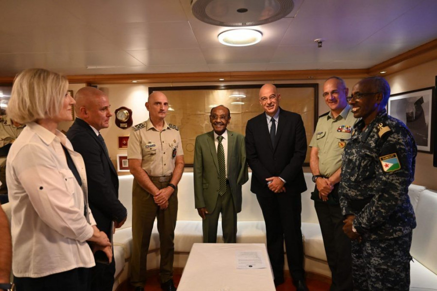 Παρουσία ΥΕΘΑ Ν. Δένδια στην τελετή Παράδοσης-Παραλαβής της εν πλω Διοίκησης της Ευρωπαϊκής Επιχείρησης «ΑΣΠΙΔΕΣ» και επίσκεψη στη Φρεγάτα ΣΠΕΤΣΑΙ στο Τζιμπουτί