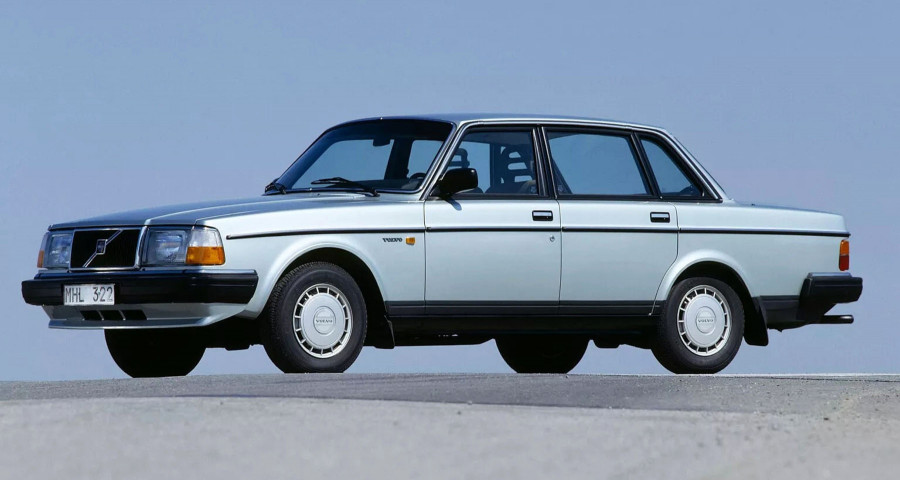 VOLVO-240.jpg