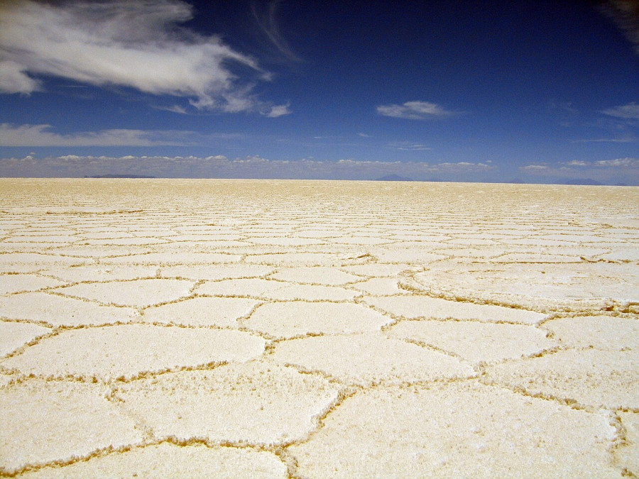 Salar_de_Uyuni_Bolivia.jpg