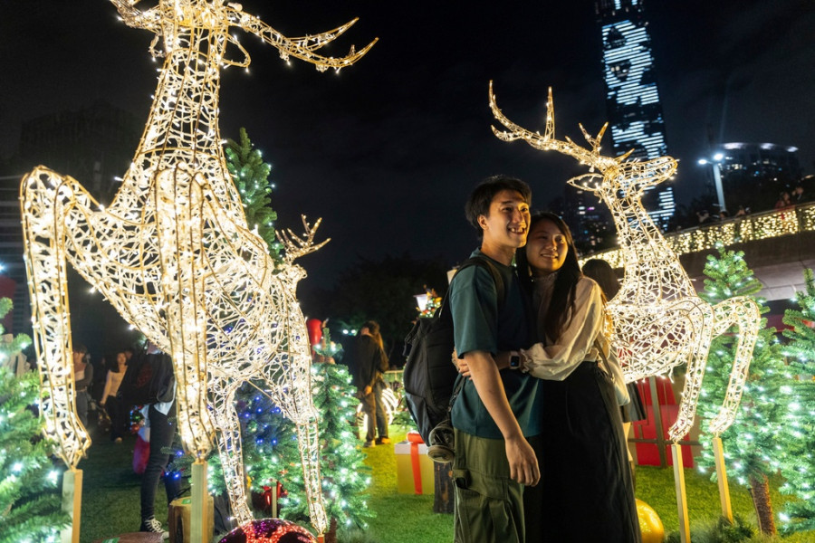 Holiday Lights Around the World 