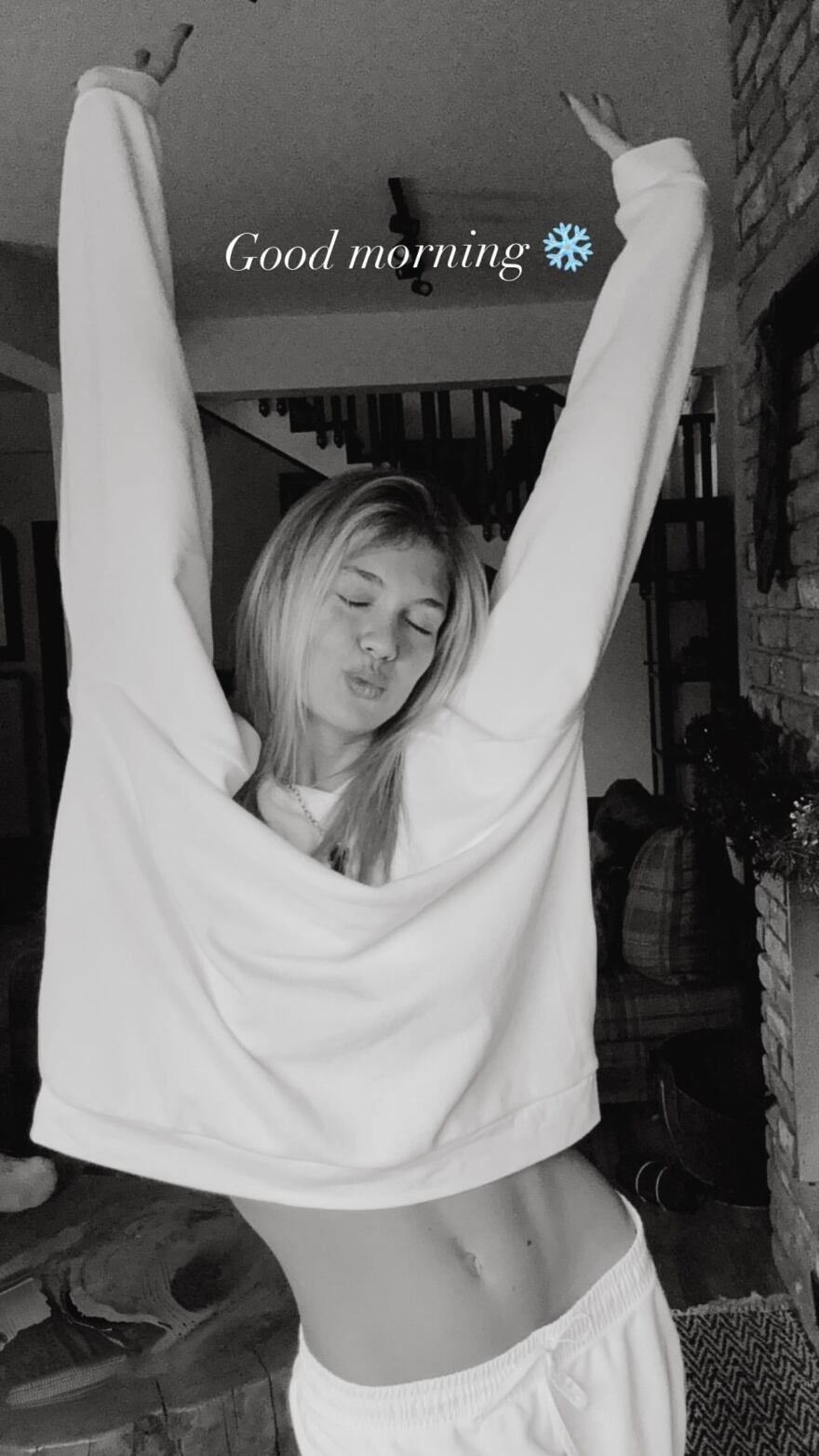 Κλέλια Ανδριολάτου: Χορεύει Santa Baby και κάνει βόλτα στα χιόνια - Δείτε βίντεο