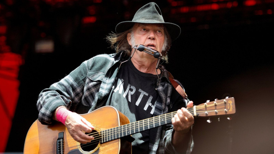 neil-young-musician_6789810.jpg