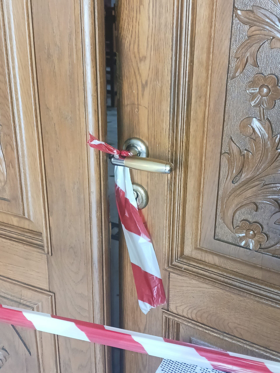 Λάρισα: Έκλεψαν εκκλησία στο Σαραντάπορο- Άρπαξαν 3500 ευρώ