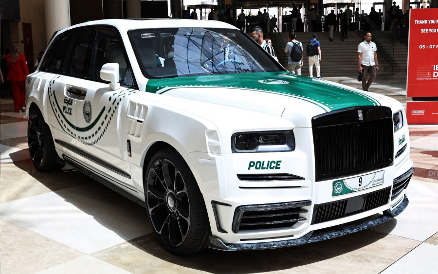 DUBAI-POLICE-ROLLS-ROYCE-CULLINAN-MANSORY-(2).jpg