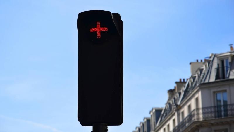 red-cross-traffic-light-1
