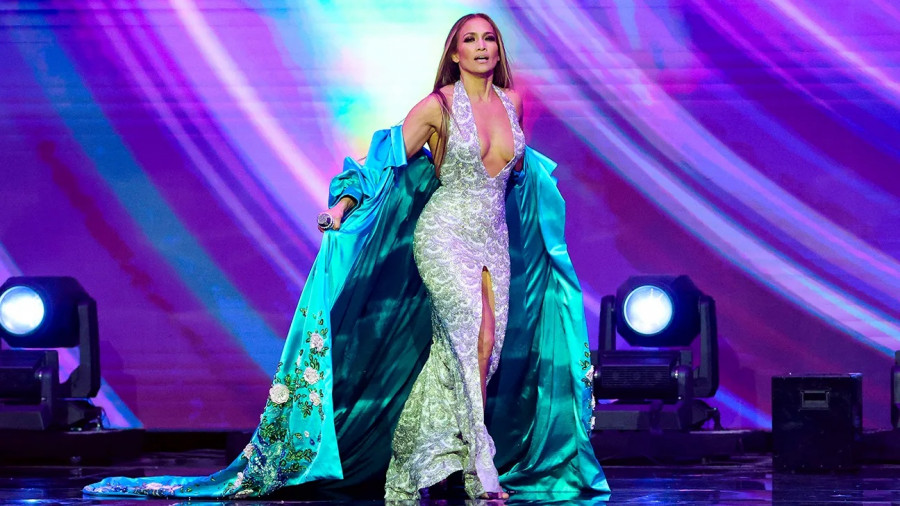 JLO-Performs-AMAs-Main-2025.jpg