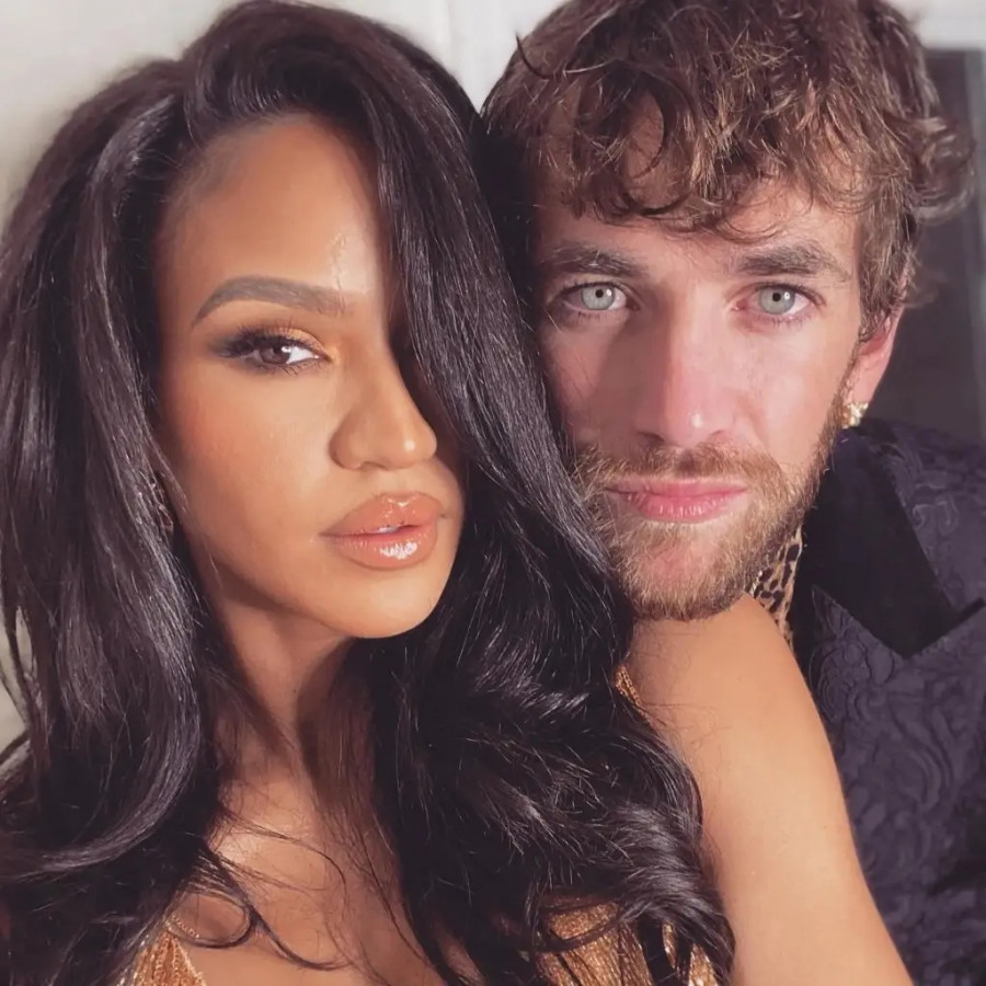 cassie-alex-fine-tied-knot-72478768.jpg