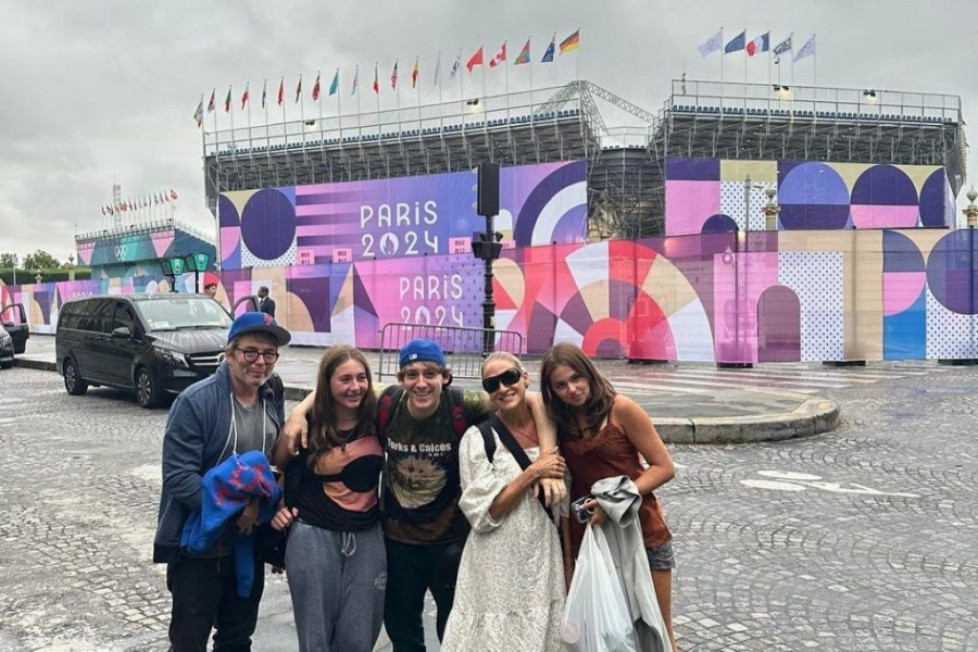 Sarah Jessica Parker, Matthew Broderick and their three kids James, Tabitha and Marion at the 2024 Paris Olympics.