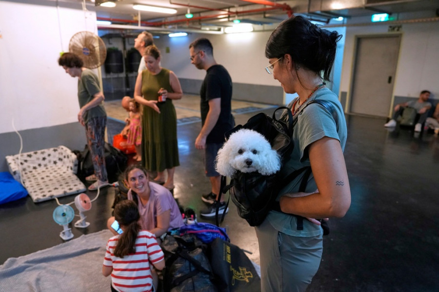 israel civilians take shelter