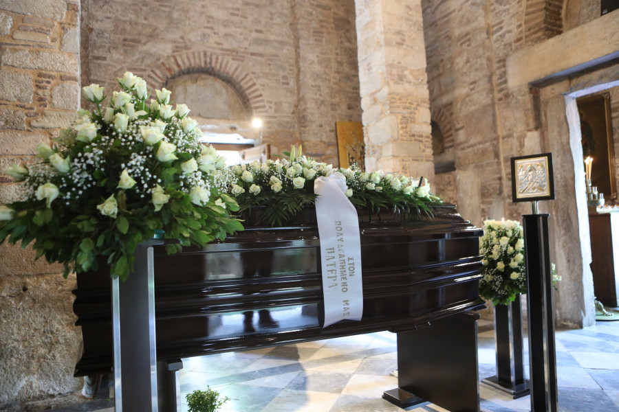[378619] ΣΕ ΛΑΪΚΟ ΠΡΟΣΚΥΝΗΜΑ Η ΣΟΡΟΣ ΤΟΥ ΠΕΤΡΟΛΟΥΚΑ ΧΑΛΚΙΑ ΣΤΗΝ ΜΗΤΡΟΠΟΛΗ ΑΘΗΝΩΝ (ΣΩΤΗΡΗΣ ΔΗΜΗΤΡΟΠΟΥΛΟΣ/EUROKINISSI)