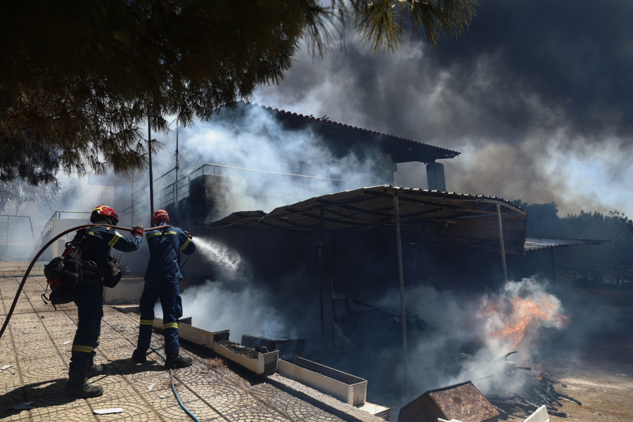 ΦΩΤΙΑ ΣΤΗΝ ΠΑΛΑΙΑ ΦΩΚΑΙΑ ΑΤΤΙΚΗΣ