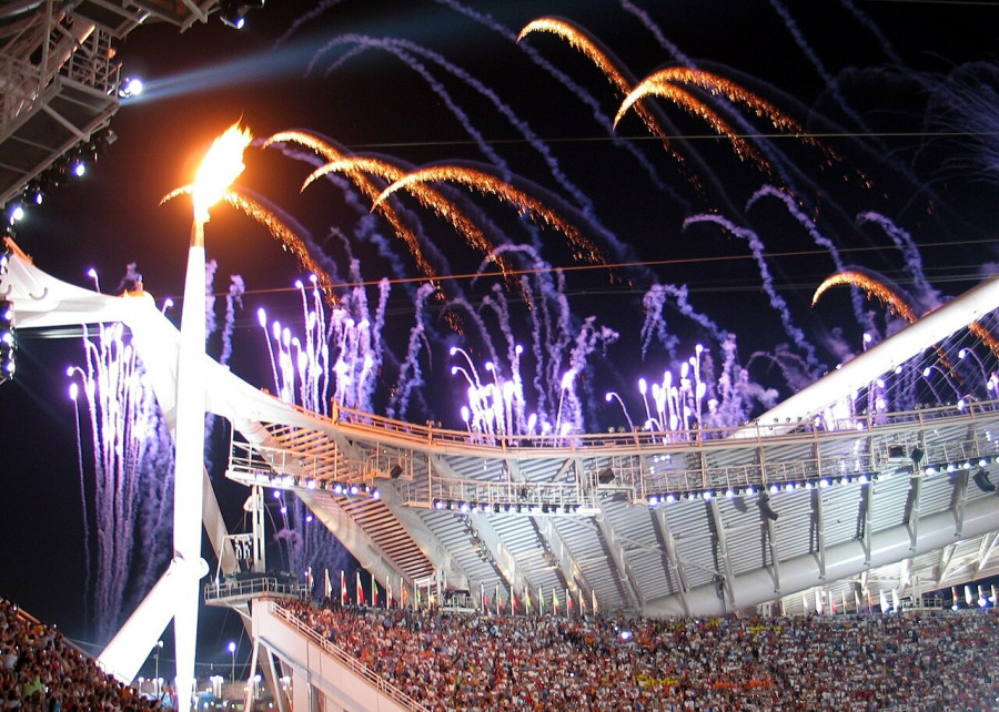 olympicflameatopeningceremony2004.jpg