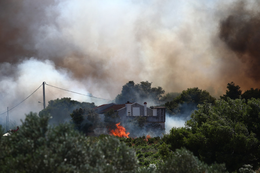 Φωτιά στη Ραφήνα