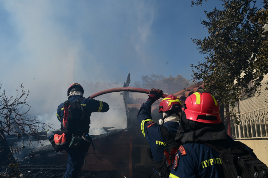 Φωτιά στη Ραφήνα
