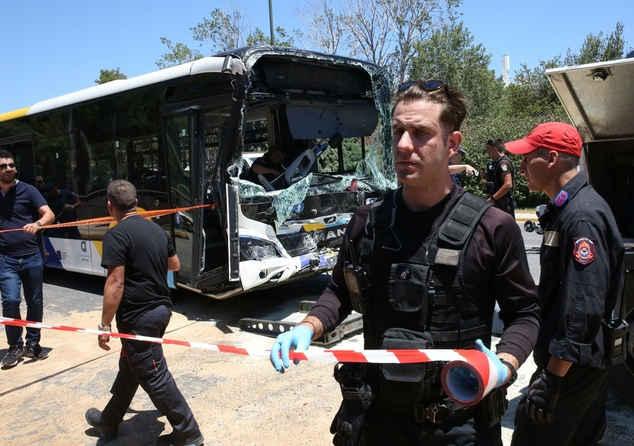 ΣΥΓΚΡΟΥΣΗ ΔΥΟ ΛΕΩΦΟΡΕΙΩΝ ΣΤΗ ΒΟΥΛΑ ΜΕ 11 ΤΡΑΥΜΑΤΙΕΣ