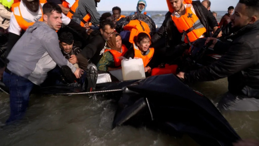 france migrant boat.jpg