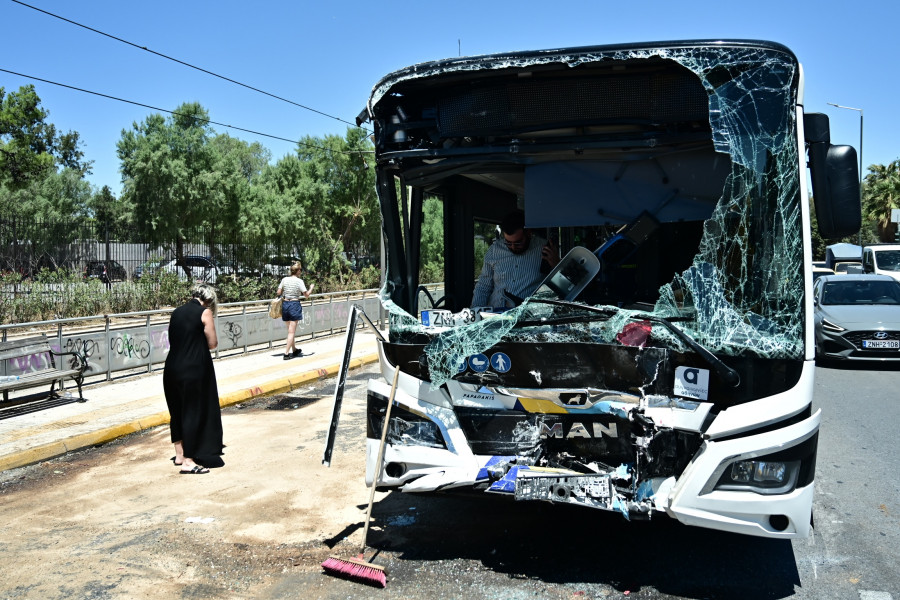  ΣΥΓΚΡΟΥΣΗ ΛΕΩΦΟΡΕΙΩΝ ΣΤΗΝ ΒΟΥΛΑ 