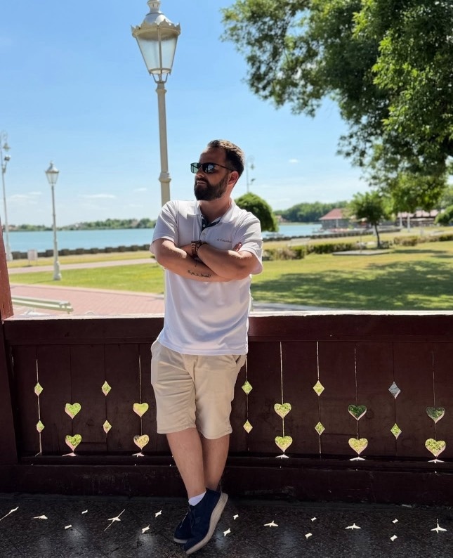 Αντώνης Λειβαδιώτης