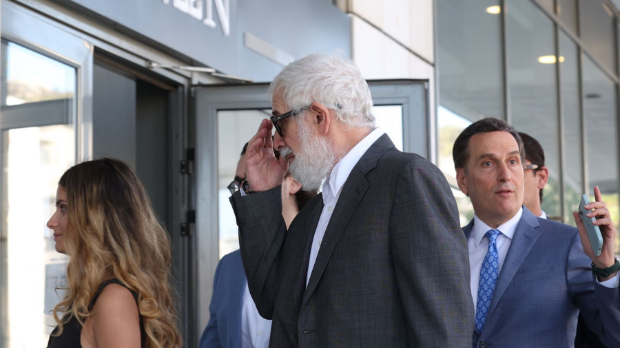  Πέτρος Φιλιππίδης 