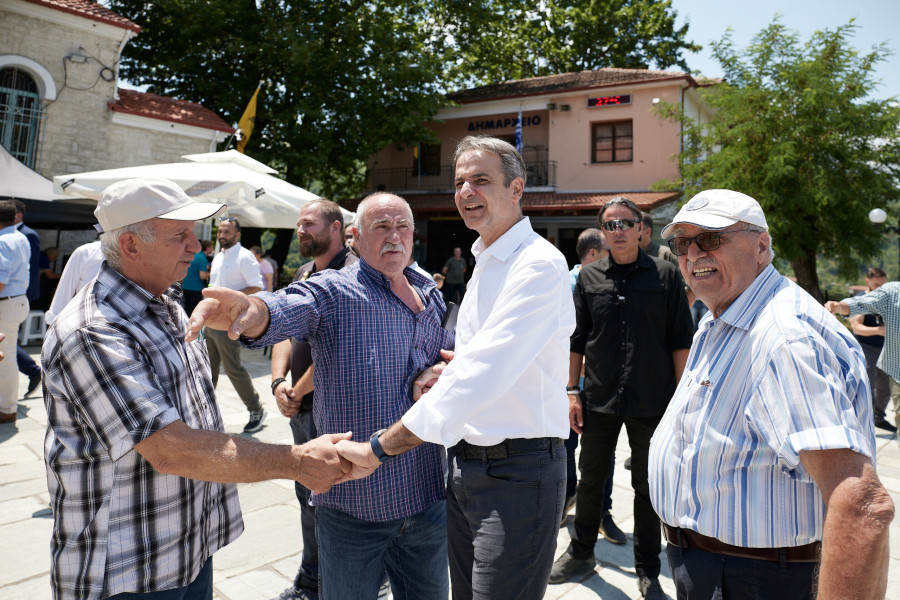 ΕΠΙΣΚΕΨΗ ΤΟΥ ΠΡΩΘΥΠΟΥΡΓΟΥ ΚΥΡΙΑΚΟΥ ΜΗΤΣΟΤΑΚΗ ΣΤΟ ΝΟΜΟ ΕΥΡΥΤΑΝΙΑΣ (ΔΗΜΗΤΡΗΣ ΠΑΠΑΜΗΤΣΟΣ/ΓΡΑΦΕΙΟ ΤΥΠΟΥ ΠΡΩΘΥΠΟΥΡΓΟΥ/EUROKINISSI)