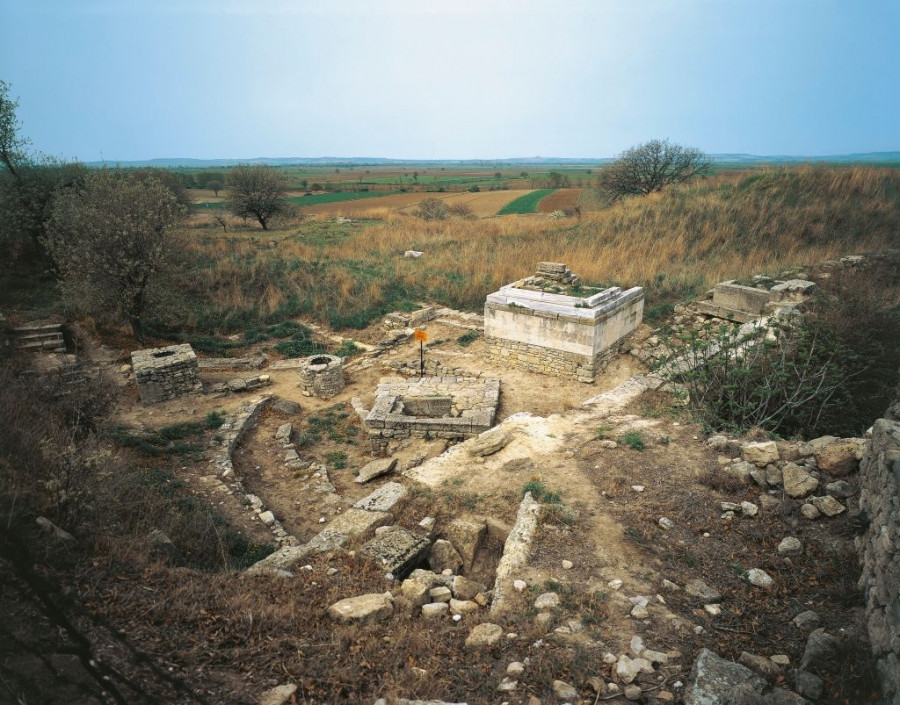 Sanctuary and altar in Troy VIII
