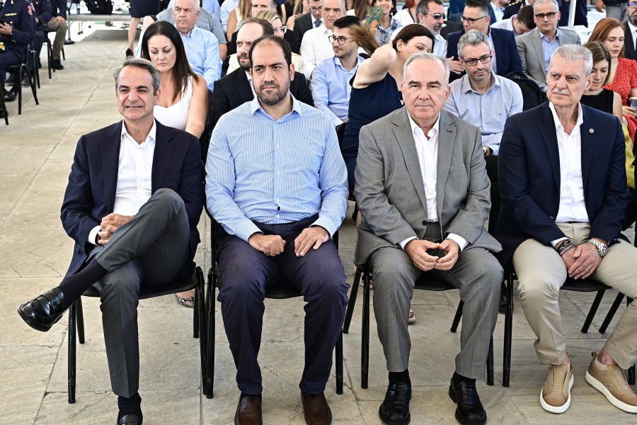 [379270] ΕΚΔΗΛΩΣΗ ΓΙΑ ΤΗΝ ΠΑΡΑΔΟΣΗ ΝΕΩΝ ΟΧΗΜΑΤΩΝ ΣΤΟ ΠΥΡΟΣΒΕΣΤΙΚΟ ΣΩΜΑ ΠΑΡΟΥΣΙΑ ΤΟΥ ΠΡΩΘΥΠΟΥΡΓΟΥ ΚΥΡΙΑΚΟΥ ΜΗΤΣΟΤΑΚΗ (ΜΙΧΑΛΗΣ ΚΑΡΑΓΙΑΝΝΗΣ/EUROKINISSI)
