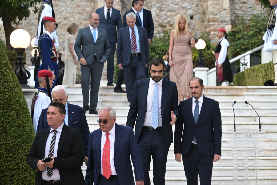 [379384] ΔΕΞΙΩΣΗ ΣΤΟ ΠΡΟΕΔΡΙΚΟ ΜΕΓΑΡΟ ΓΙΑ ΤΗΝ 51η ΕΠΕΤΕΙΟ ΑΠΟΚΑΤΑΣΤΑΣΗΣ ΤΗΣ ΔΗΜΟΚΡΑΤΙΑΣ (ΤΑΤΙΑΝΑ ΜΠΟΛΑΡΗ/EUROKINISSI)