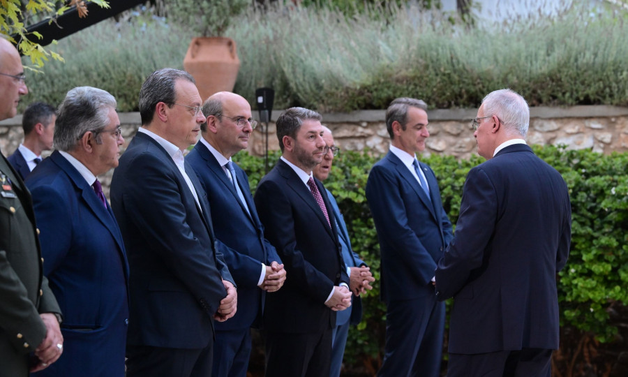 Η δεξίωση στο Προεδρικό Μέγαρο για τα 51 χρόνια από την αποκατάσταση της Δημοκρατίας - Εικόνες