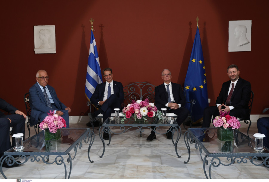 ΔΕΞΙΩΣΗ ΣΤΟ ΠΡΟΕΔΡΙΚΟ ΜΕΓΑΡΟ ΓΙΑ ΤΗΝ 51η ΕΠΕΤΕΙΟ ΑΠΟΚΑΤΑΣΤΑΣΗΣ ΤΗΣ ΔΗΜΟΚΡΑΤΙΑΣ <br><br> ΝΙΚΗΤΑΣ ΚΑΚΛΑΜΑΝΗΣ ΚΥΡΙΑΚΟΣ ΜΗΤΣΟΤΑΚΗΣ ΠτΔ ΚΩΝΣΤΑΝΤΙΝΟΣ ΤΑΣΟΥΛΑΣ ΝΙΚΟΣ ΑΝΔΡΟΥΛΑΚΗΣ