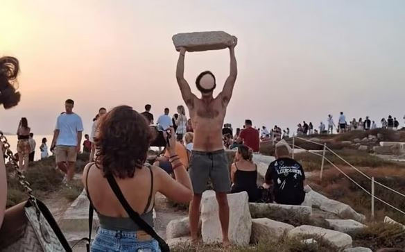Νάξος- Πορτάρα.jpg