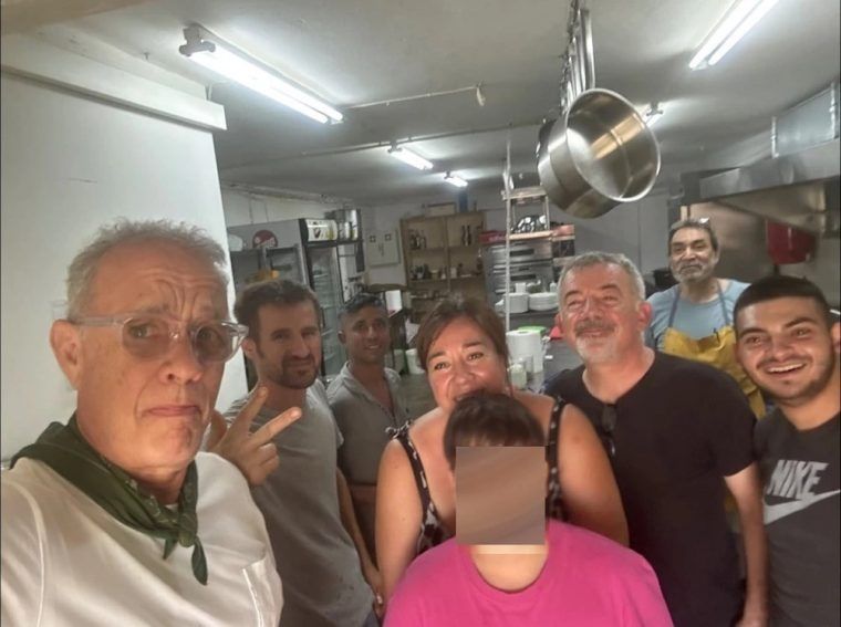 Στη Νάξο για διακοπές ο Τομ Χάνκς με τη σύζυγό του 4 tom2.jpg