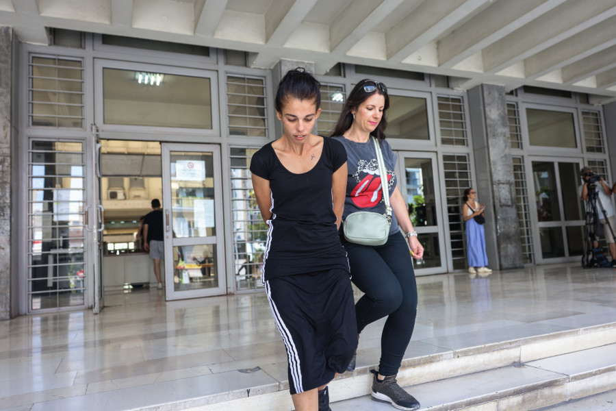 Θεσσαλονίκη: Δίωξη για κακούργημα στον 37χρονο και την 24χρονη για τον βιασμό της 10χρονης κόρης της