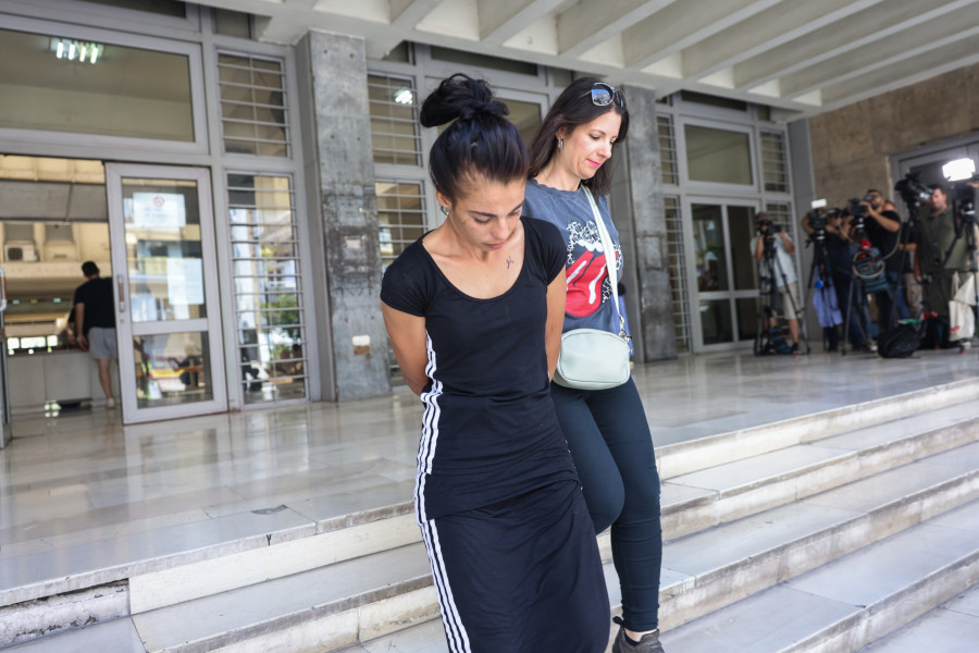 Θεσσαλονίκη: Δίωξη για κακούργημα στον 37χρονο και την 24χρονη για τον βιασμό της 10χρονης κόρης της