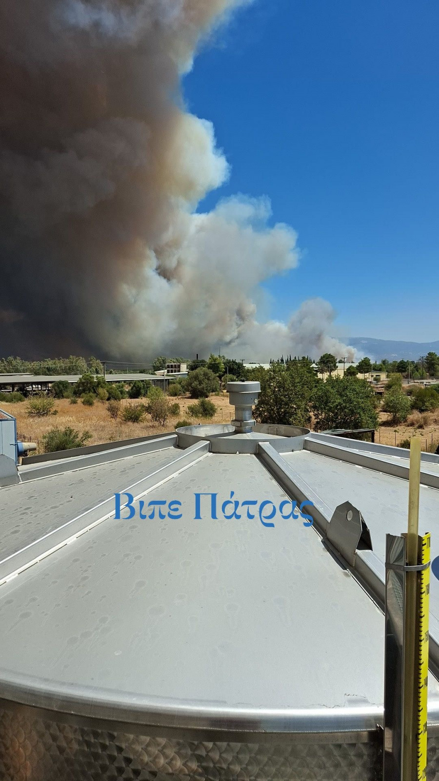 Εκκένωση περιοχών λόγω δασικής πυρκαγιάς στην Αχαΐα.