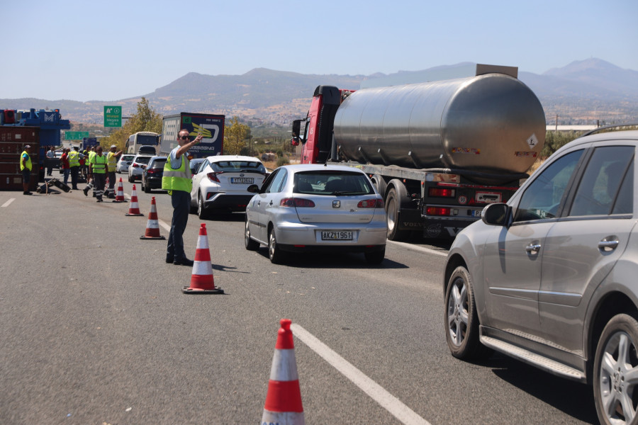 [379698] ΕΚΤΡΟΠΗ ΦΟΡΤΗΓΟΥ ΣΤΑ ΔΙΟΔΙΑ ΤΗΣ ΕΛΕΥΣΙΝΑΣ (ΓΙΑΝΝΗΣ ΠΑΝΑΓΟΠΟΥΛΟΣ/EUROKINISSI)