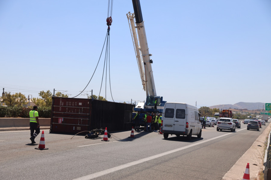 [379698] ΕΚΤΡΟΠΗ ΦΟΡΤΗΓΟΥ ΣΤΑ ΔΙΟΔΙΑ ΤΗΣ ΕΛΕΥΣΙΝΑΣ (ΓΙΑΝΝΗΣ ΠΑΝΑΓΟΠΟΥΛΟΣ/EUROKINISSI)