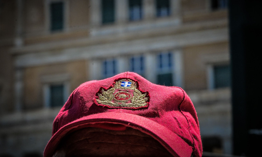 Οργή εποχικών πυροσβεστών για τις δηλώσεις Βούλτεψη: «Βγάλε το σκασμό»