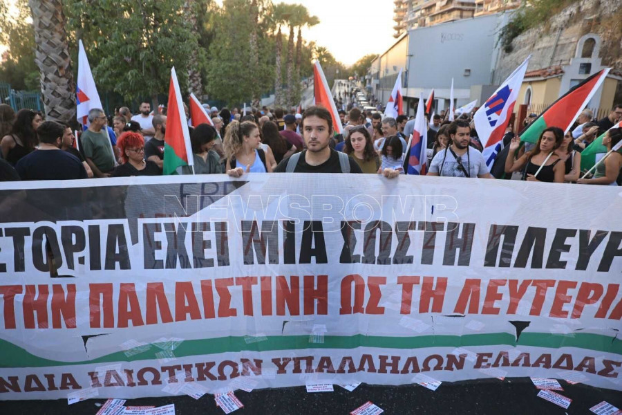 Συγκέντρωση υπέρ της Παλαιστίνης στο λιμάνι του Πειραιά.