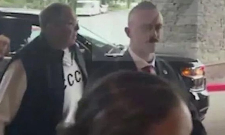 λαβρόφ μπλούζα