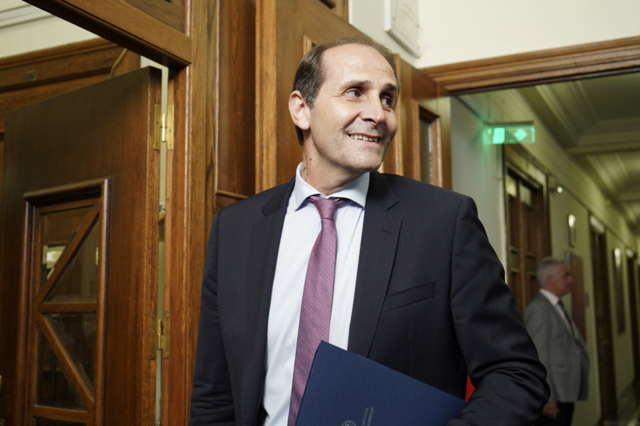 Apostolos Vesyropoulos; cabinet meeting; coalition government; government; Greek parliament; minister; New Democracy; new Government; Απόστολος Βεσυρόπουλος; Νέα Δημοκρατία; Νέα Κυβέρνηση; κυβέρνηση; πολιτικός; υπουργικό συμβούλιο;
