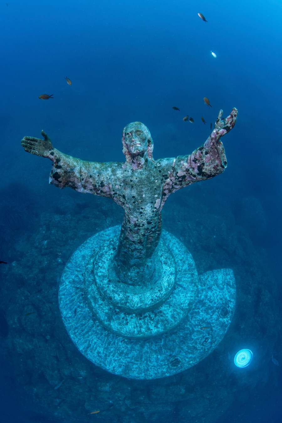 Ο Χριστός της Αβύσσου - Άγαλμα