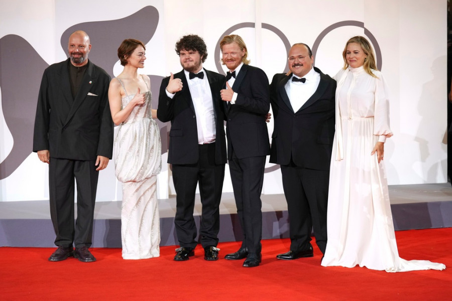 Yorgos Lanthimos,Emma Stone,Aidan Delbis,Jesse Plemons,Stavros Halkias,Alicia Silverstone