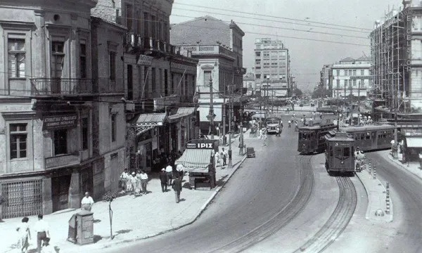 tram-sthn-a8hna-stis-arxes-ths-dekaetias-toy-1950.jpg