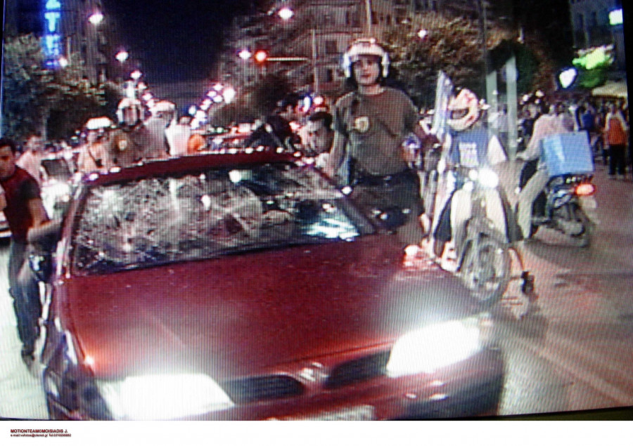 ΕΠΕΙΣΟΔΙΑ ΜΕΤΑΞΥ ΕΛΛΗΝΩΝ ΚΑΙ ΑΛΒΑΝΩΝ ΜΕΤΑ ΤΟ ΤΕΛΟΣ ΤΟΥ ΑΓΩΝΑ ΑΛΒΑΝΙΑΣ-ΕΛΛΑΔΑΣ (ΑΝΤΙΓΡΑΦΗ ΑΠΟ ΤΗΝ ΤΗΛΕΟΡΑΣΗ ΤΟΥ MEGA)