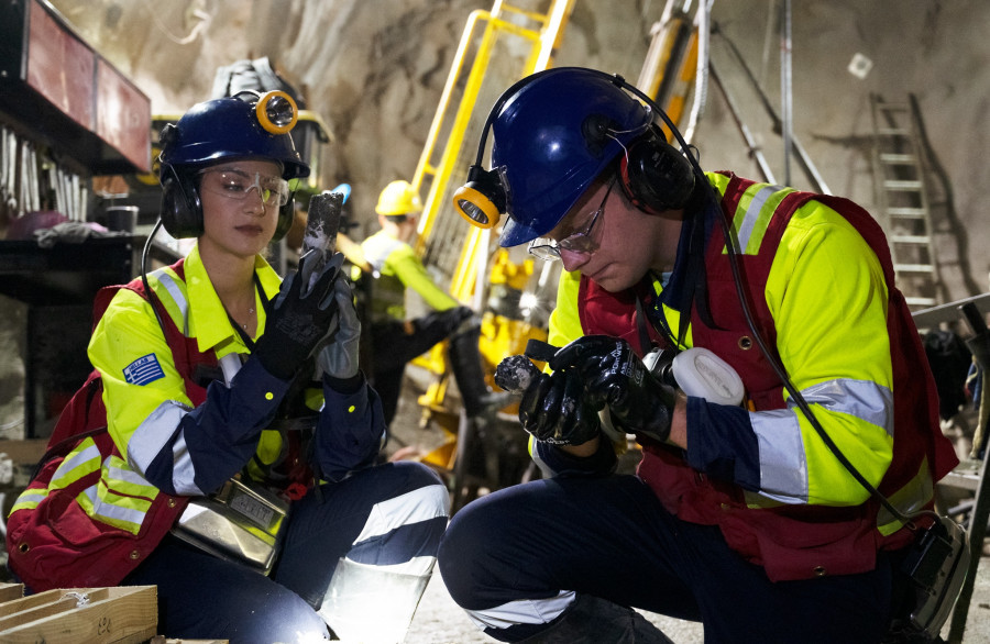 ΦΩΤΟΓΡΑΦΙΑ: Εργαζόμενοι της Ελληνικός Χρυσός στο υπόγειο μεταλλείο Ολυμπιάδας Χαλκιδικής
